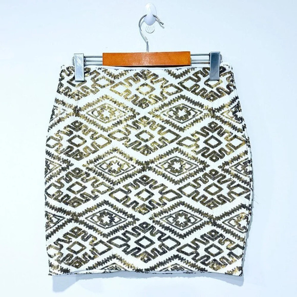 DYNAMITE White  and gold sequin mini skirt - Picture 1 of 8